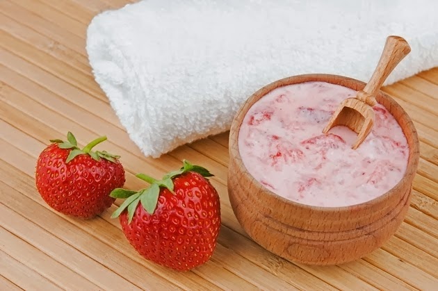 Maschera per il viso a base di fragole