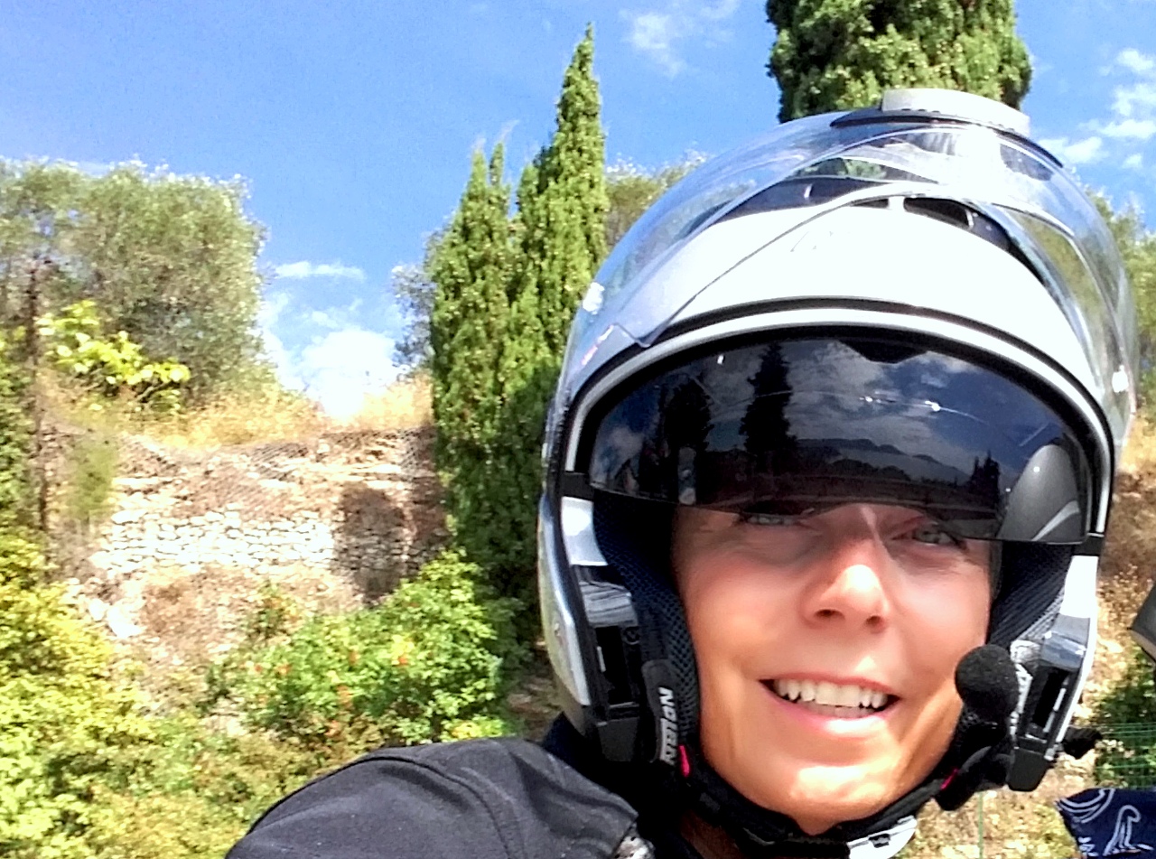 Carlotta in moto