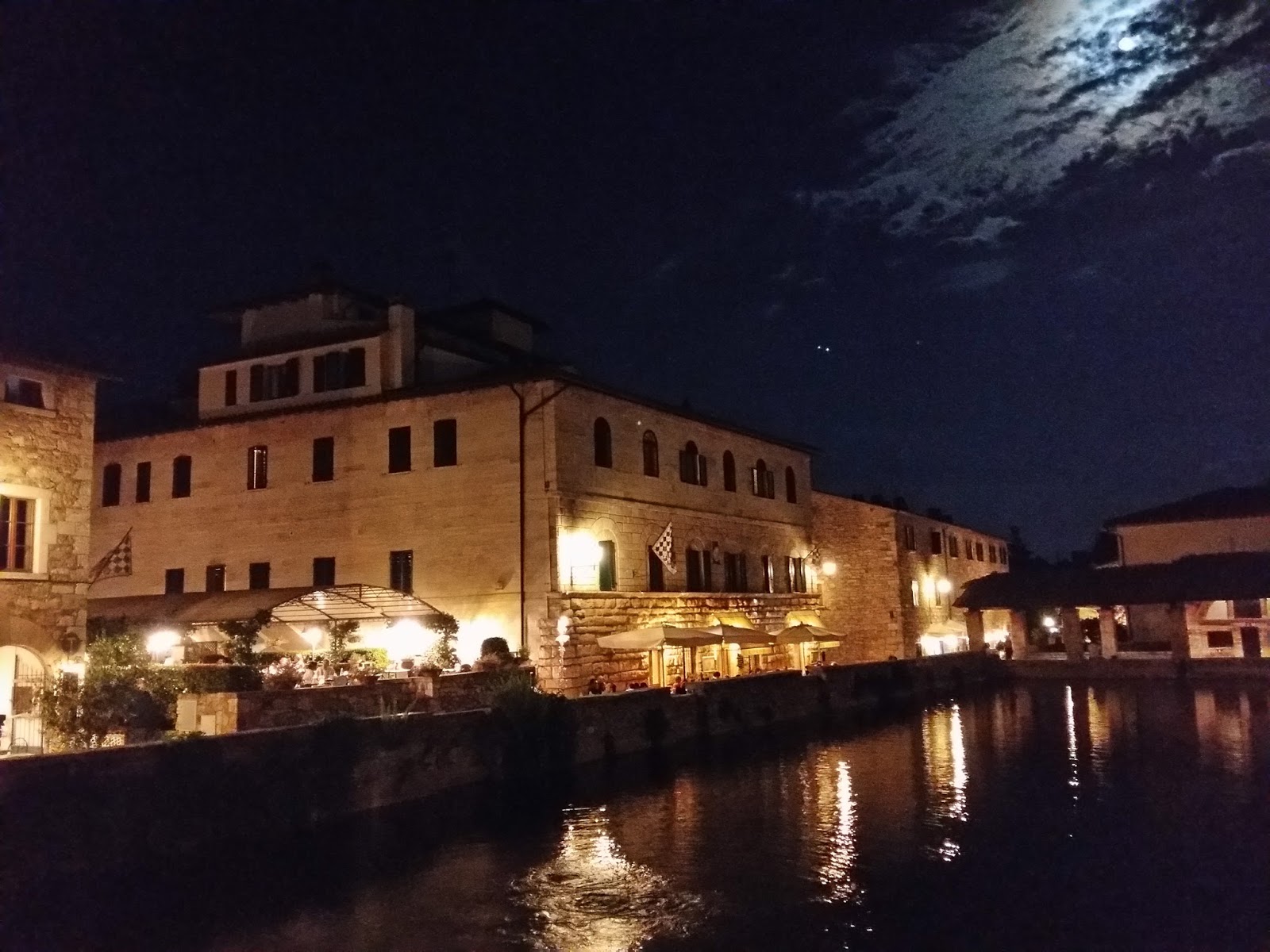 Bagno Vignoni by night (Siena)