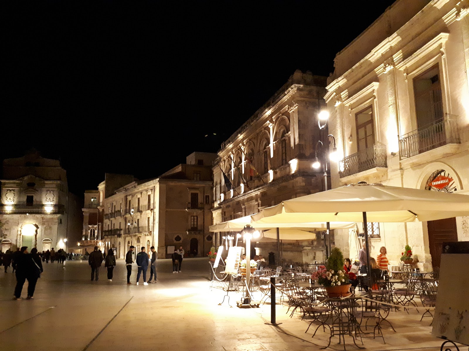 Ortigia, Piazza del Duomo by night