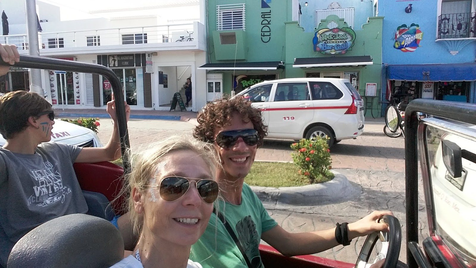 Tutta la famiglia sulla Dune Buggy (Cozumel)