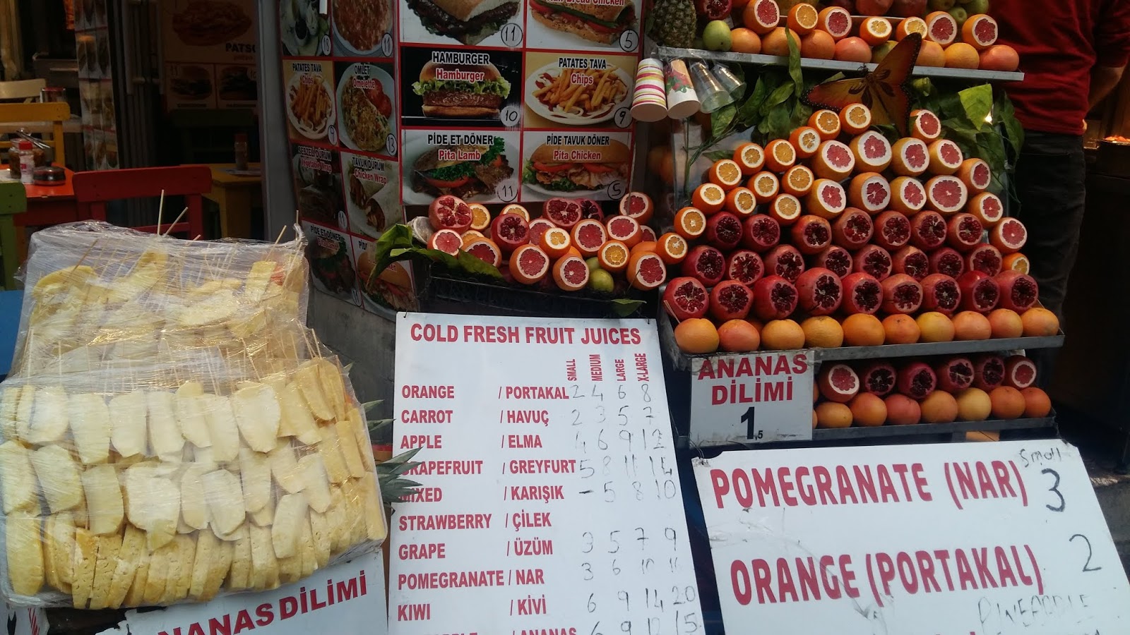 Vendita di succo di melograno a Istanbul