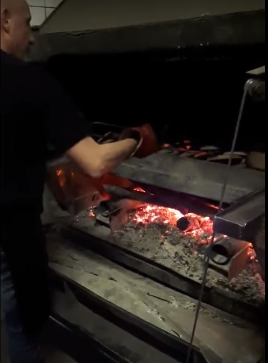 Forno a legna ove cuocere i panigacci