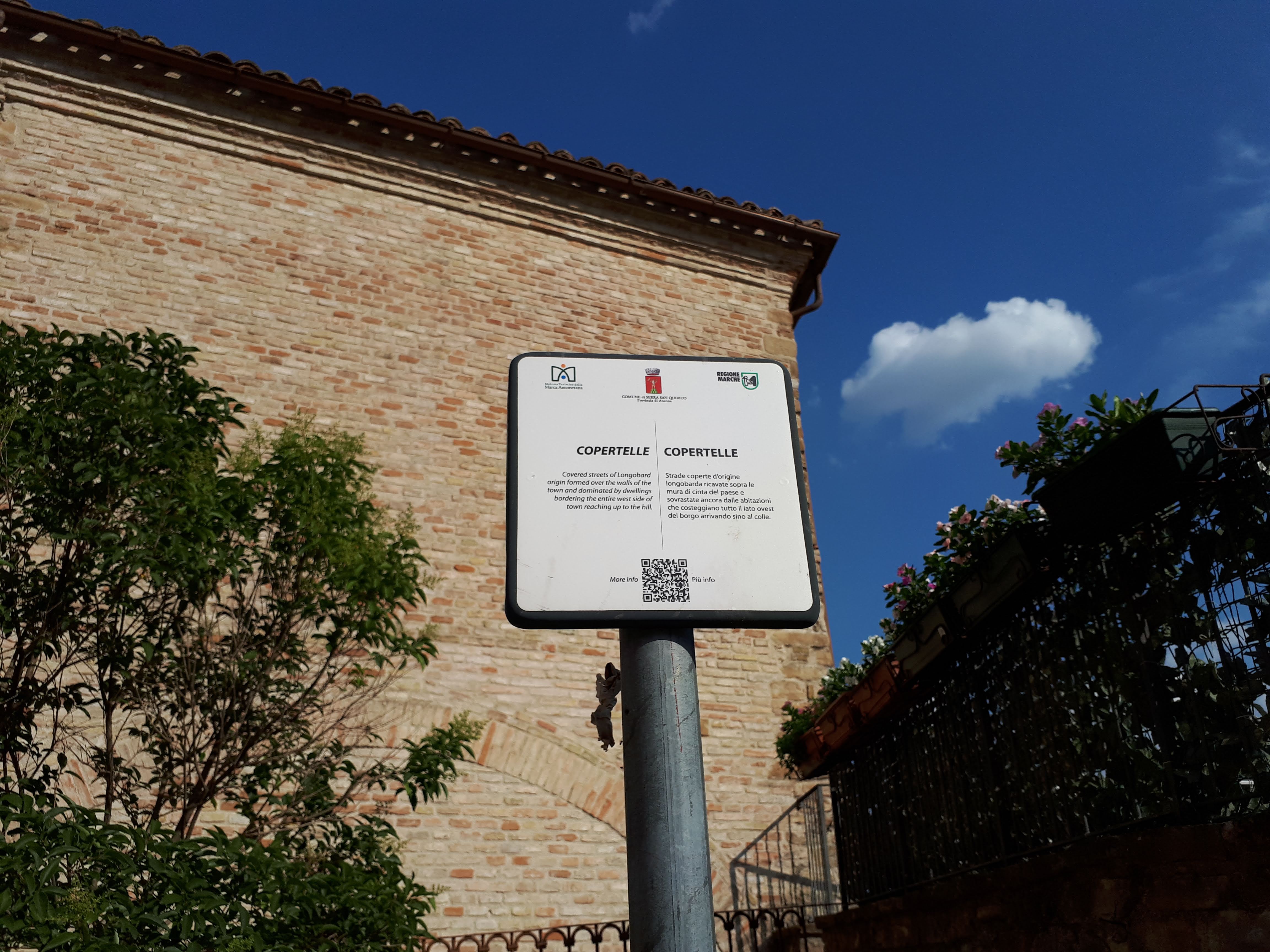 Serra San Quirico, il borgo delle copertelle