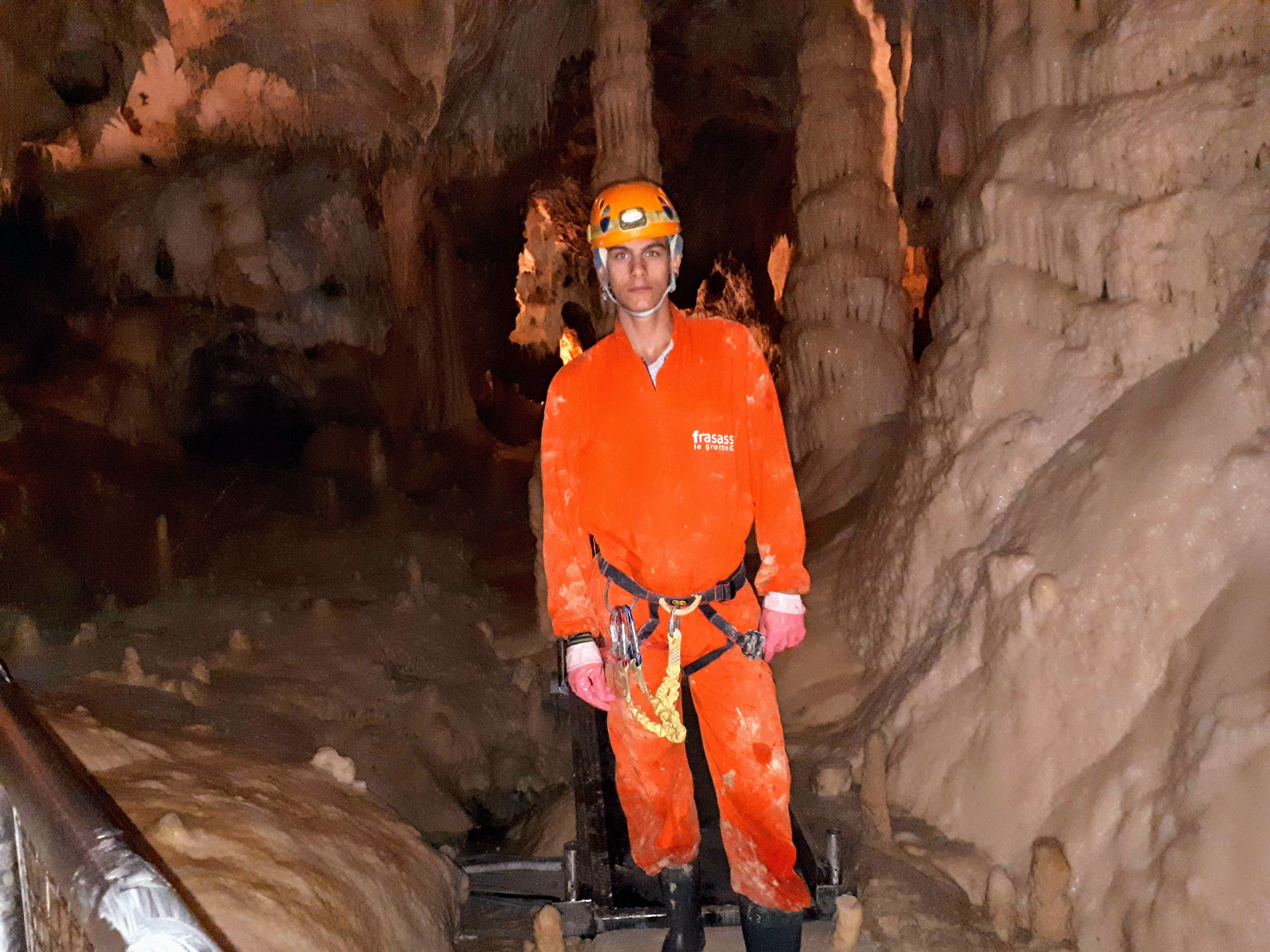 Francesco al ritorno dal percorso speleologico (Frasassi, Ancona)