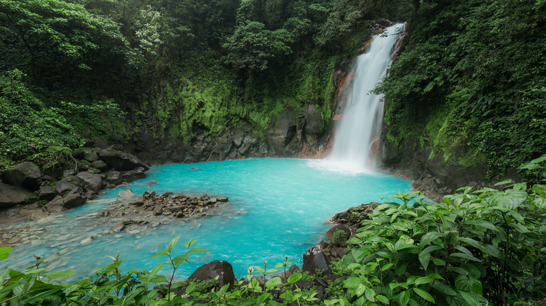 Cascate tropicali del Rio Celeste nel Parco Nazionale del Vulcano Tenorio - Costa Rica