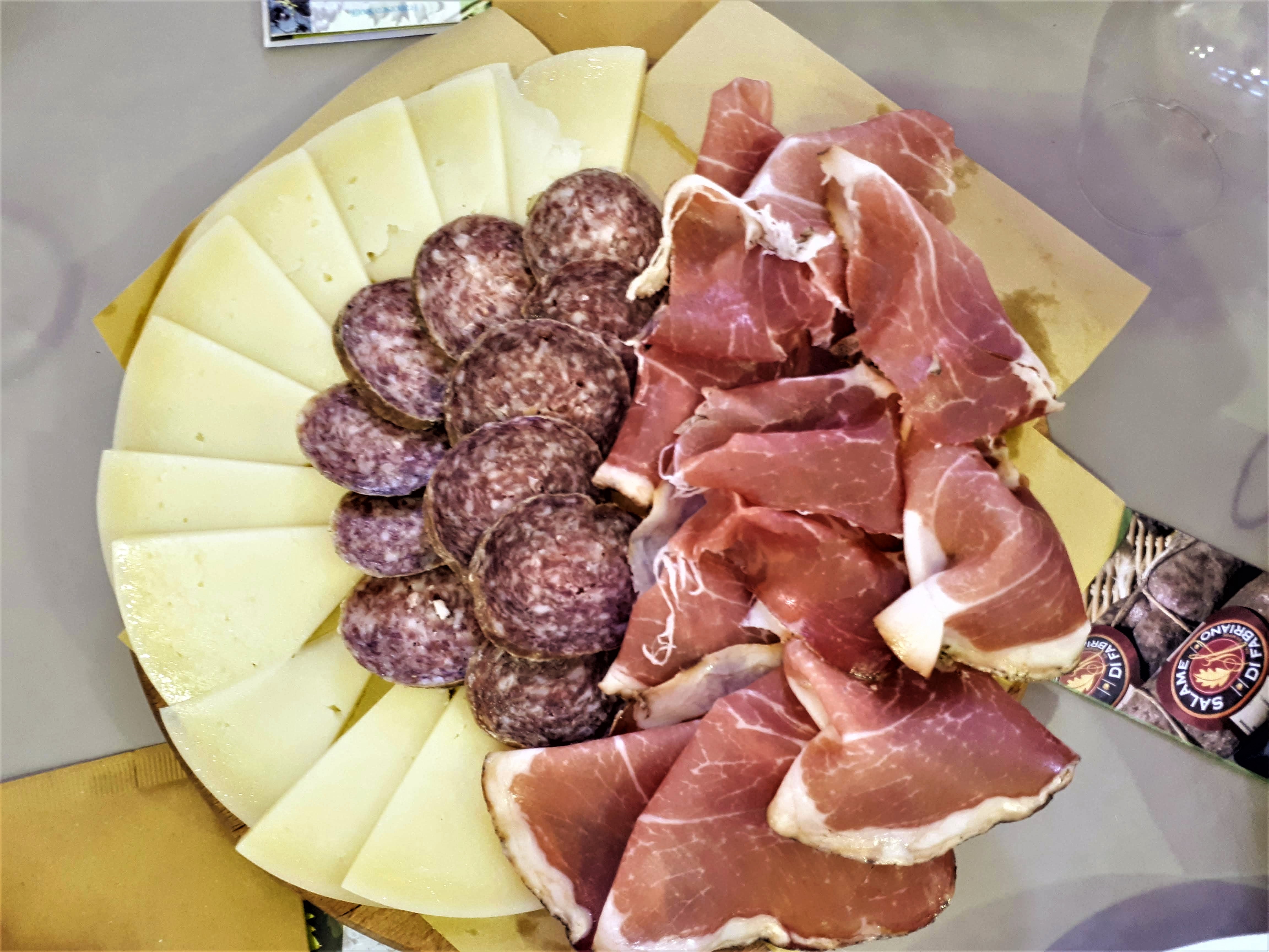 Salame di Fabriano e formaggi tipici delle Marche