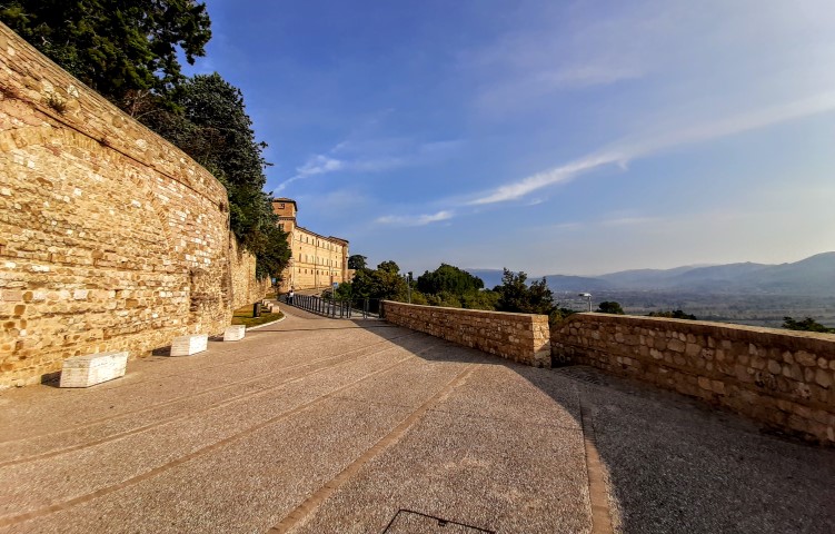 Montefalco, mura di cinta