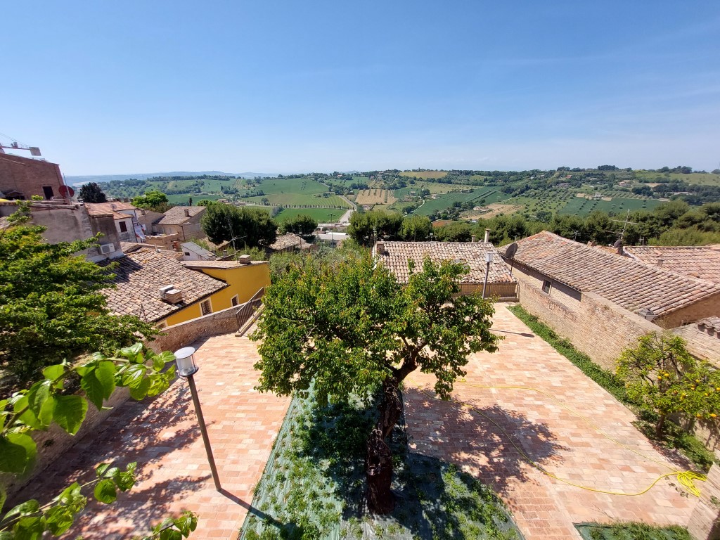 Spettacolare vista sulle colline attorno a Civitanova Alta