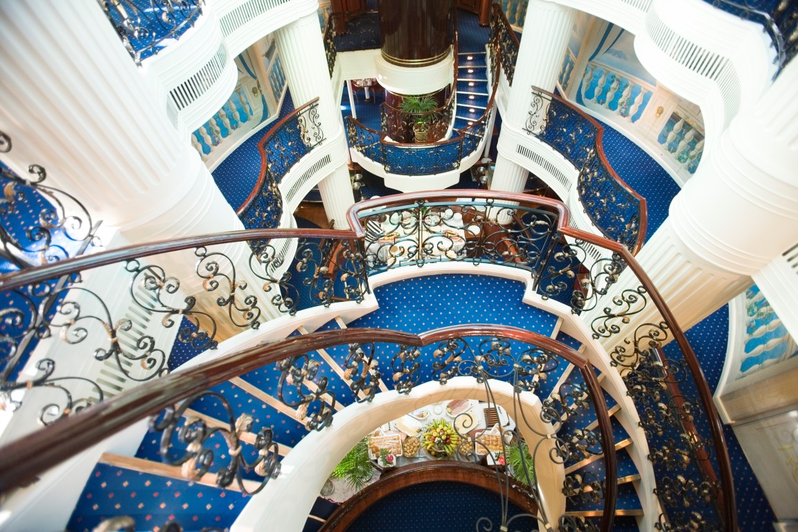 Royal Clipper, vista sui ponti all'interno della nave