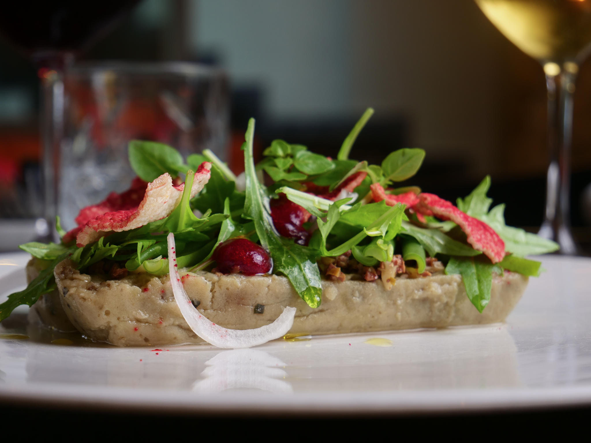 Terrina di melanzane, fagiolini, pinoli e basilico