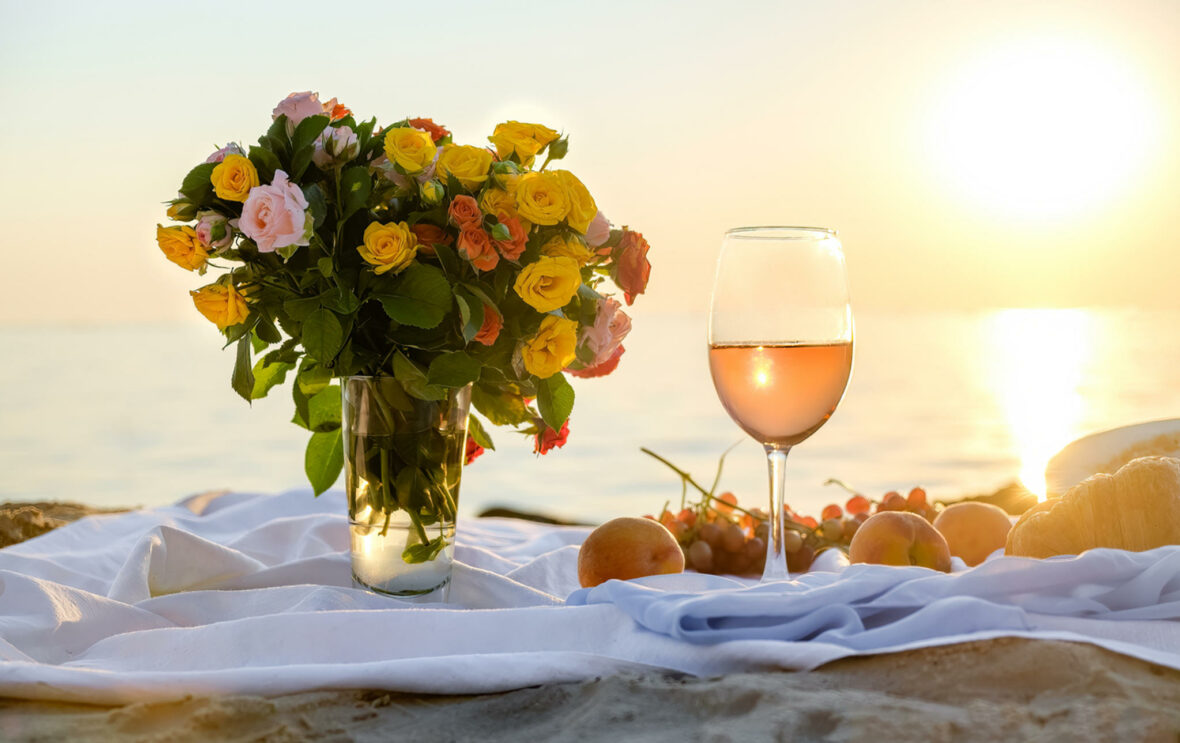 Vino in estate per brindare sulla spiaggia