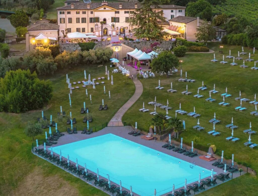 La piscina di Villa Cariola