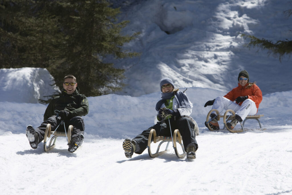 Divertimento in slittino sulle Alpi tirolesi