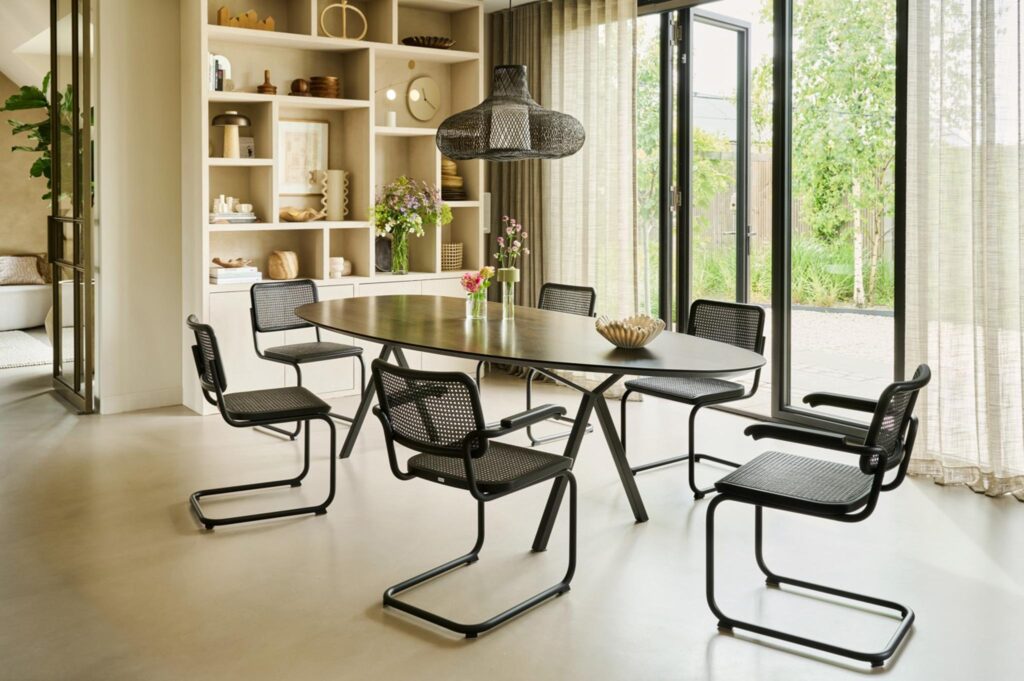 Cantilever S 32 di Thonet